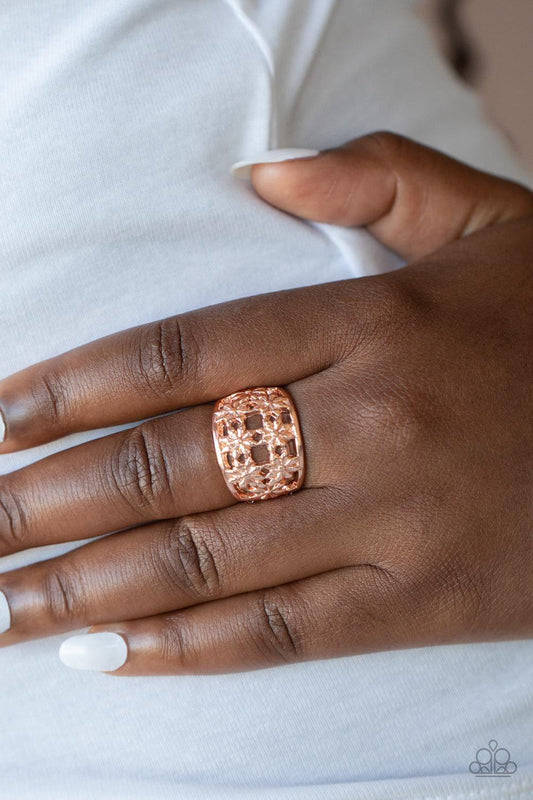 Paparazzi Accessories - Crazy About Daisies - Rose Gold Ring - Bling by JessieK